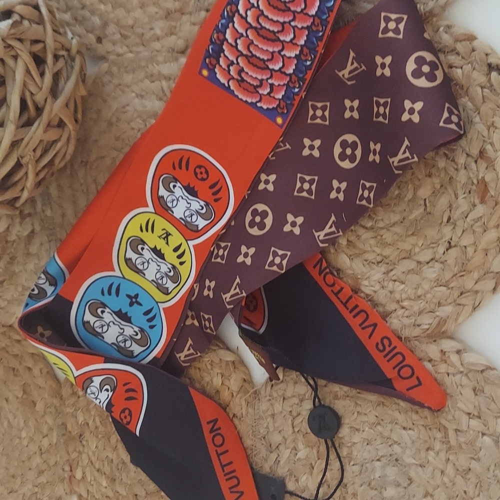 BRAND NEW Authentic Louis Vuitton Twilly Scarf - Picture 4 of 4